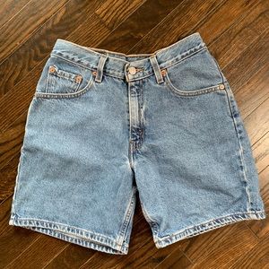 Vintage light wash Levi jean shorts